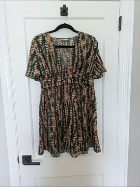 Cupshe Green and Beige Short Sleeve Dress